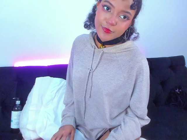 Live sex webcam photo for Milliekittie #278066793