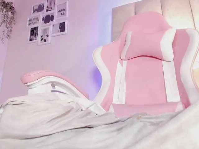 Live sex webcam photo for Milliekittie #290817497