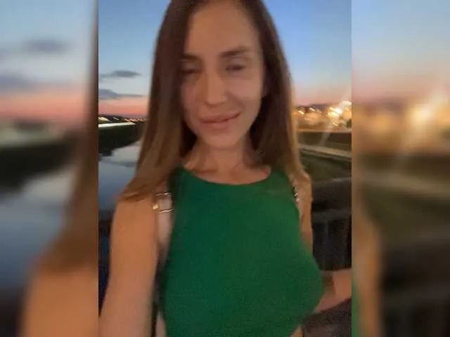 Live sex webcam photo for Milllakiss #274282639