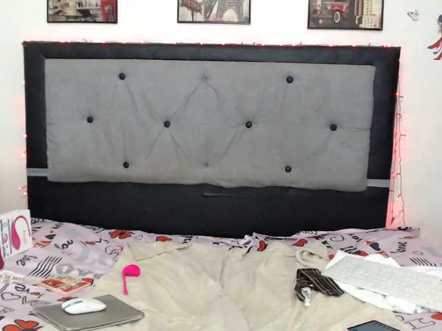 Live sex webcam photo for MilyCandy #276207455