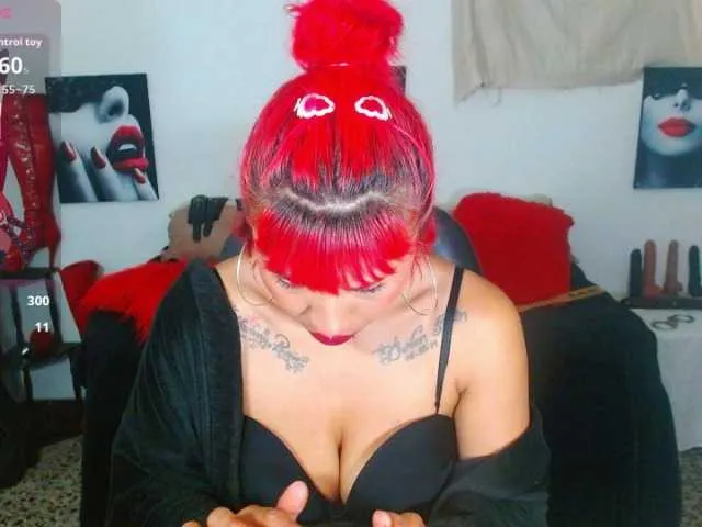 Live sex webcam photo for MilyGrey-08