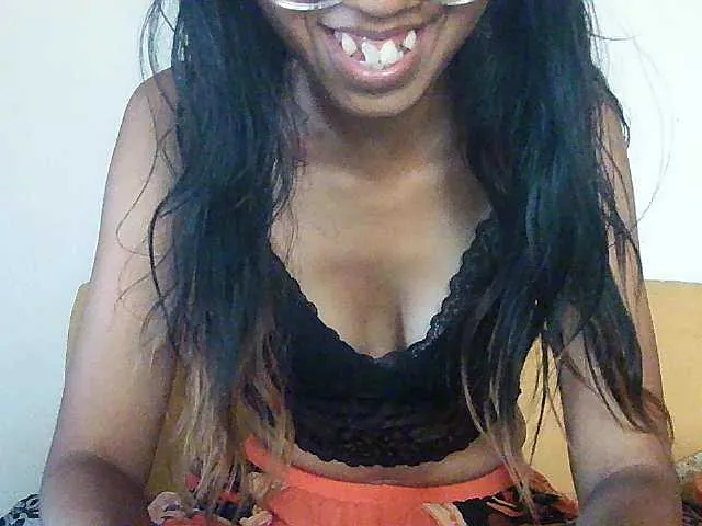 Live sex webcam photo for Mimie586 #290588772