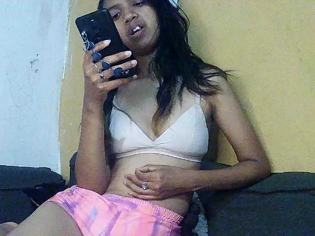 Live sex webcam photo for Mimie586 #290751820
