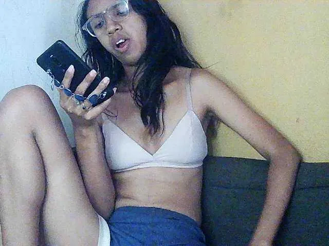 Live sex webcam photo for Mimie586 #290786339