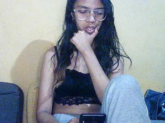 Live sex webcam photo for Mimie586 #290807294
