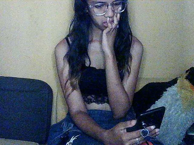 Live sex webcam photo for Mimie586 #290811143
