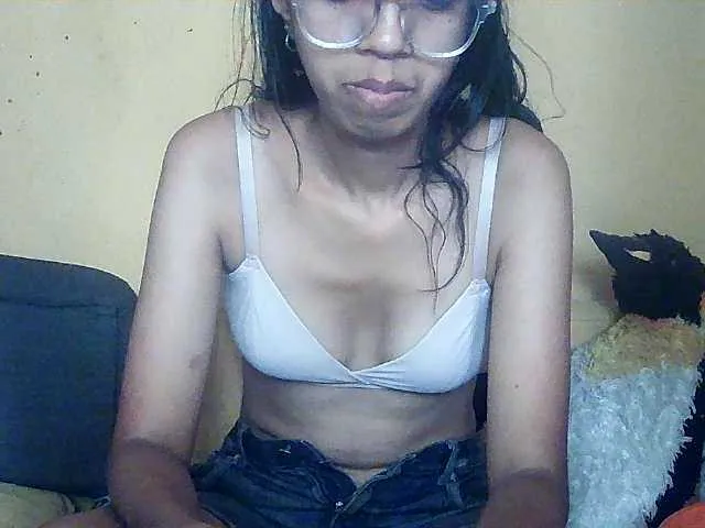 Live sex webcam photo for Mimie586 #290868521