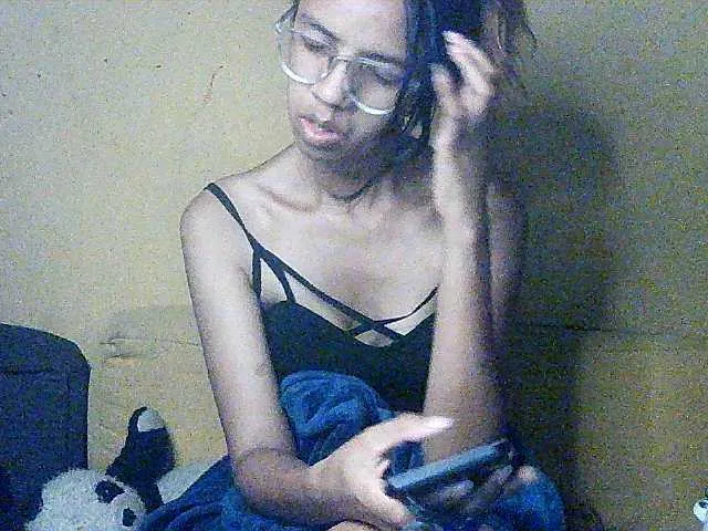 Live sex webcam photo for Mimie586 #290926276
