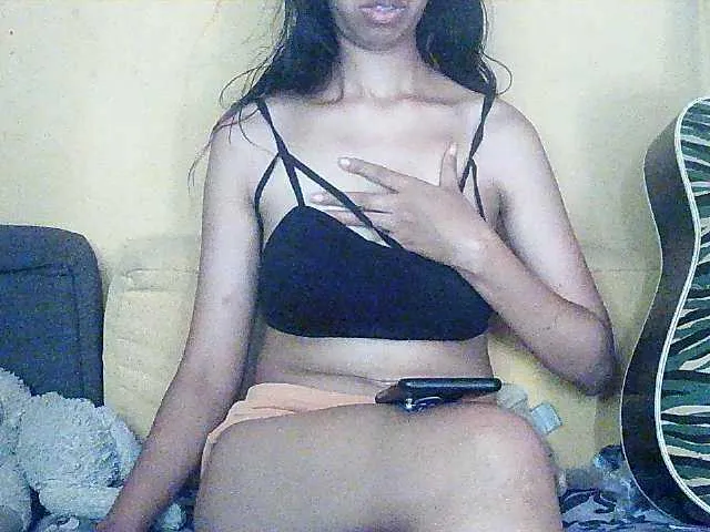 Live sex webcam photo for Mimie586 #290943431