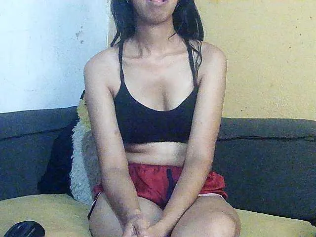 Live sex webcam photo for Mimie586 #291090143
