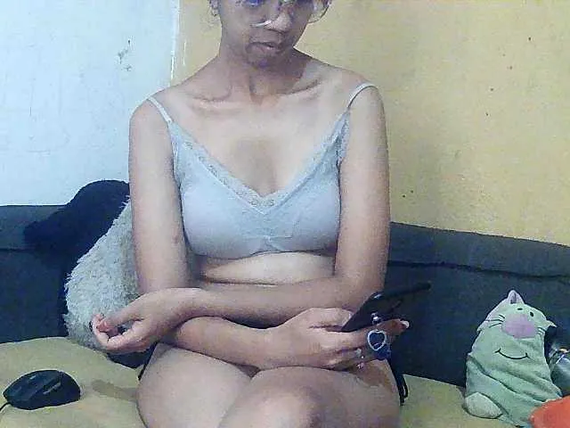 Live sex webcam photo for Mimie586 #291159430