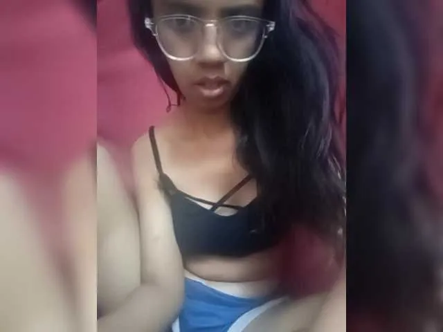 Live sex webcam photo for Mimie586 #291212920