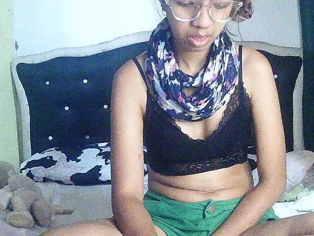 Live sex webcam photo for Mimie586 #291236620
