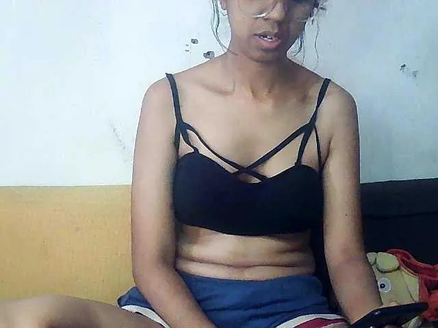 Live sex webcam photo for Mimie586 #291306537