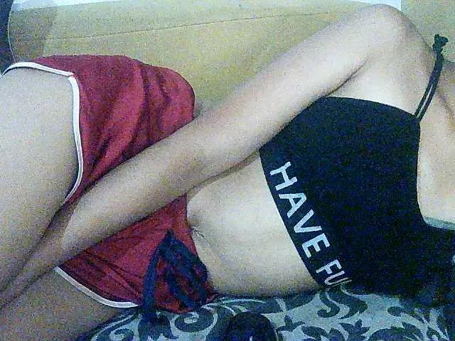 Live sex webcam photo for Mimie586 #292175893