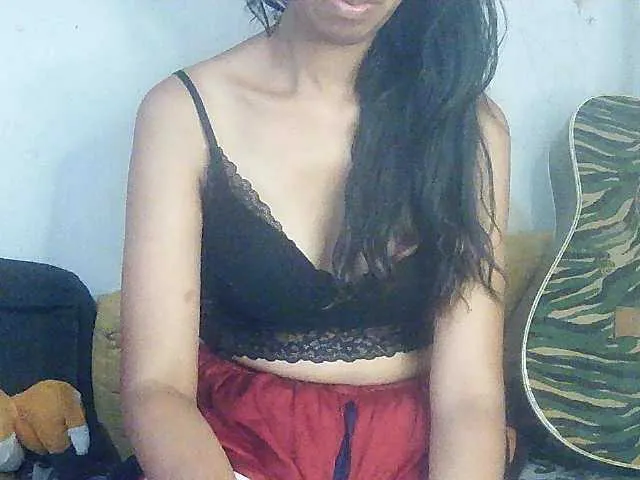Live sex webcam photo for Mimie586 #292273581