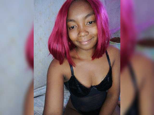 Live sex webcam photo for Mimihot1 #275375909