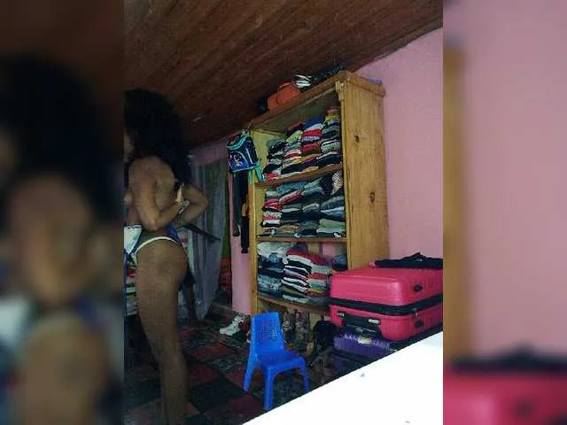 Live sex webcam photo for Mimihot1 #276549843