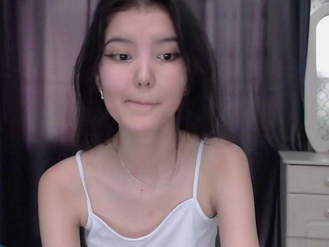 Live sex webcam photo for MinaHin #288064503