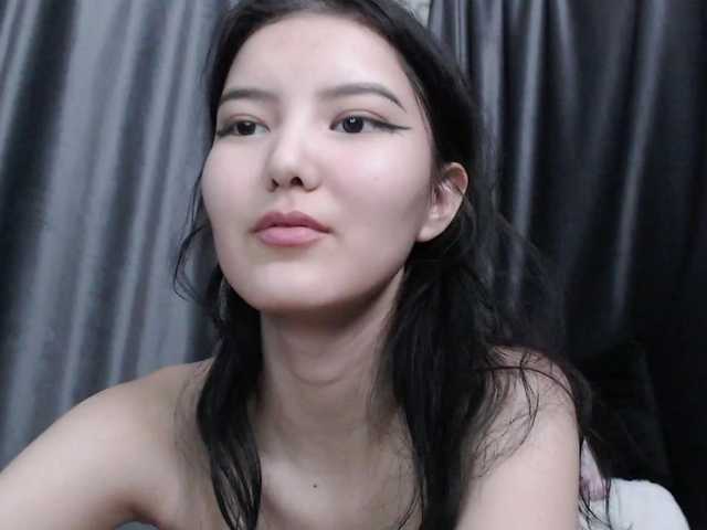 Live sex webcam photo for MinaHin #288064555