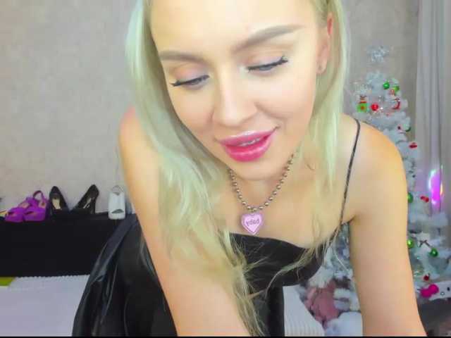 Live sex webcam photo for MindyKally #276922945