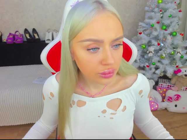 Live sex webcam photo for MindyKally #276936064