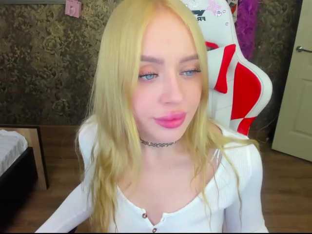 Live sex webcam photo for MindyKally #277166982