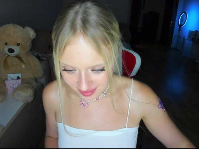 Live sex webcam photo for MindyKally #289134462