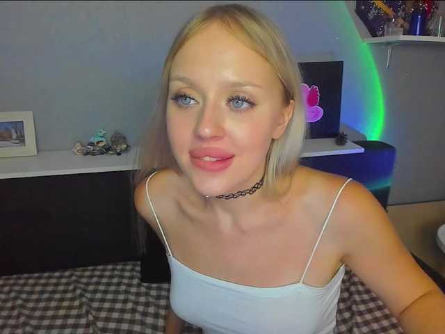 Live sex webcam photo for MindyKally #289876759