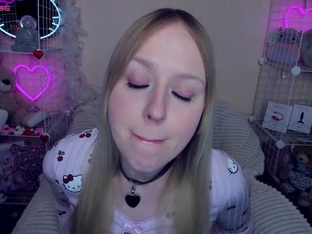 Live sex webcam photo for MindyKally #290572066