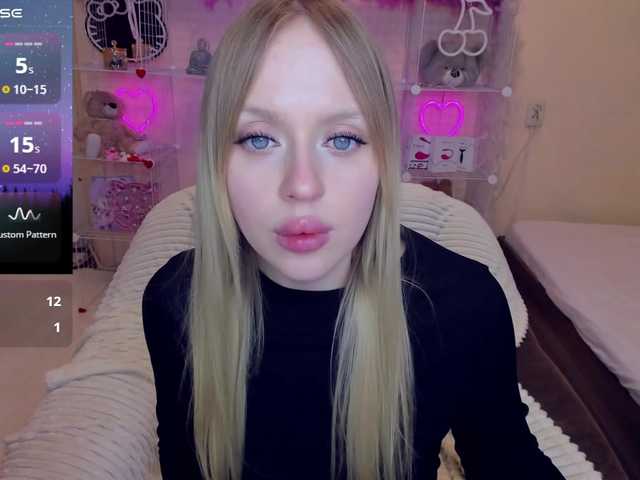 Live sex webcam photo for MindyKally #290579225