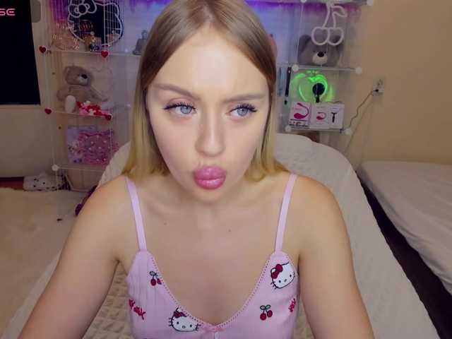 Live sex webcam photo for MindyKally #290643692