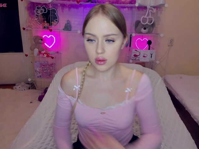 Live sex webcam photo for MindyKally #290678689