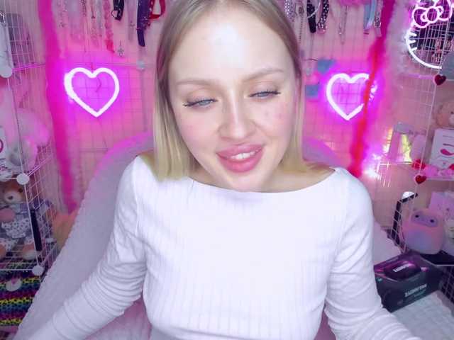 Live sex webcam photo for MindyKally #290741663