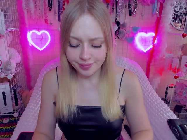 Live sex webcam photo for MindyKally #290786640