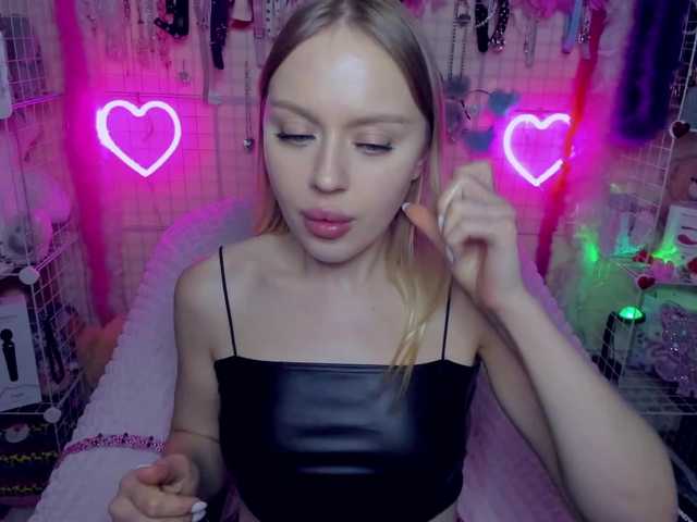 Live sex webcam photo for MindyKally #290815479