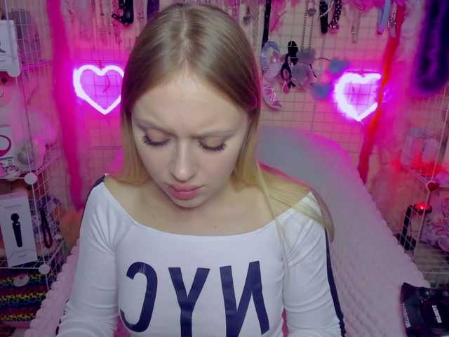 Live sex webcam photo for MindyKally #290836019