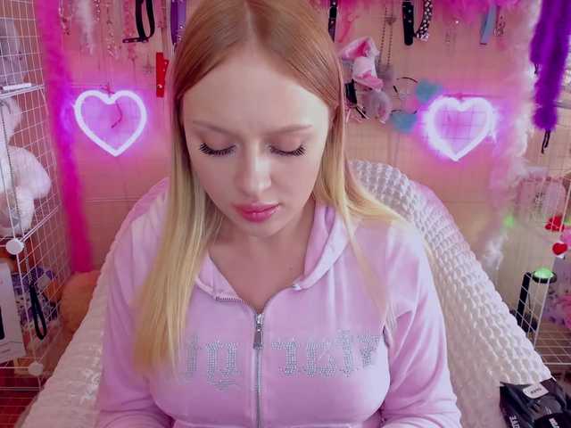 Live sex webcam photo for MindyKally #290930424