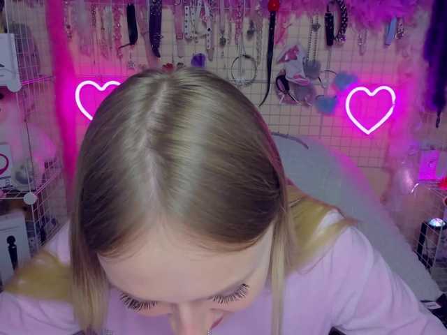 Live sex webcam photo for MindyKally #290972829