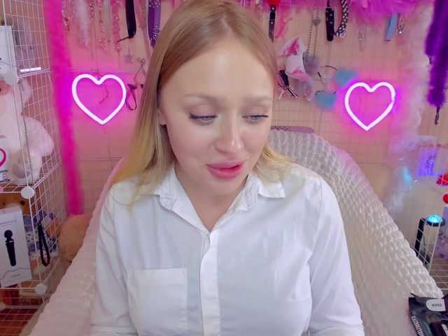 Live sex webcam photo for MindyKally #290977941