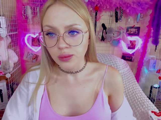 Live sex webcam photo for MindyKally #291044088