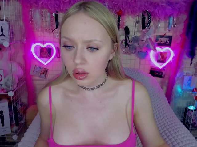 Live sex webcam photo for MindyKally #291072303