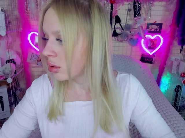 Live sex webcam photo for MindyKally #291099777