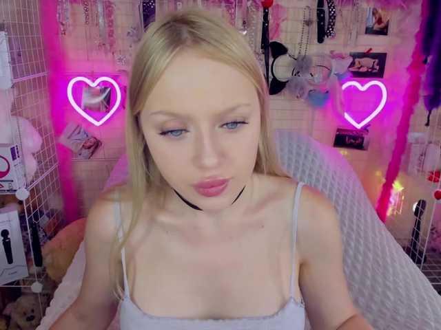 Live sex webcam photo for MindyKally #291223640