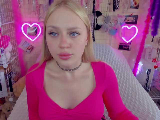 Live sex webcam photo for MindyKally #291245985