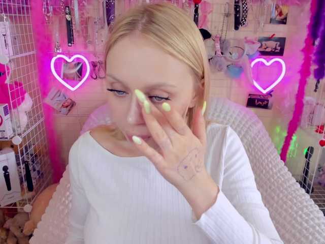 Live sex webcam photo for MindyKally #291292772