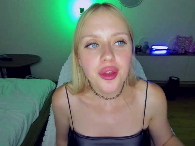 Live sex webcam photo for MindyKally #291544371