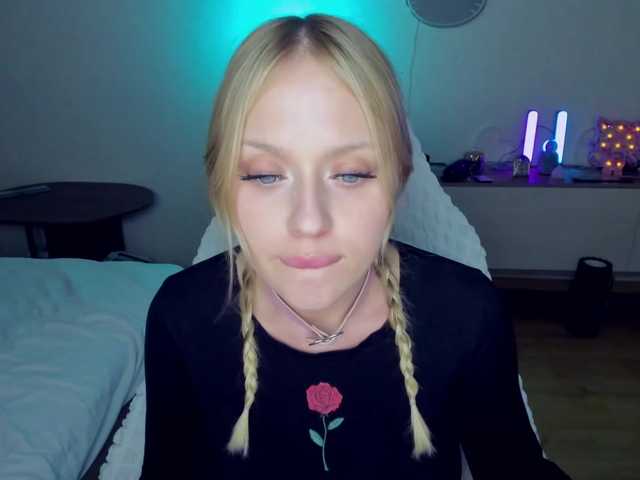 Live sex webcam photo for MindyKally #291550382