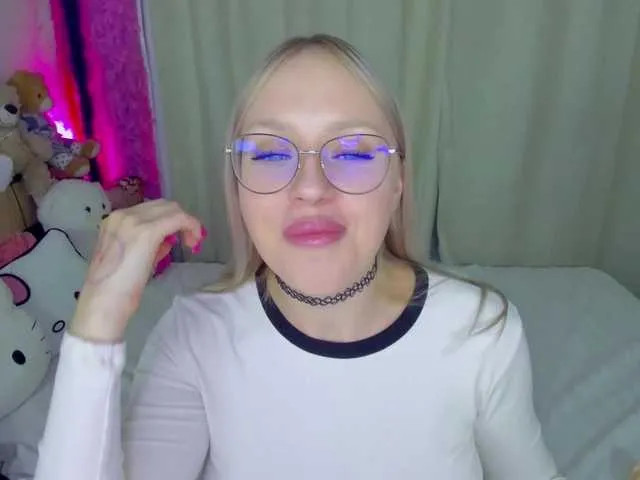 Live sex webcam photo for MindyKally #291768039