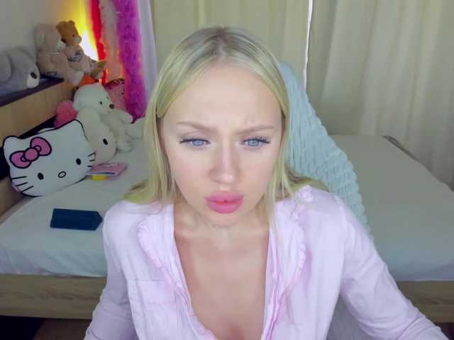 Live sex webcam photo for MindyKally #291859581